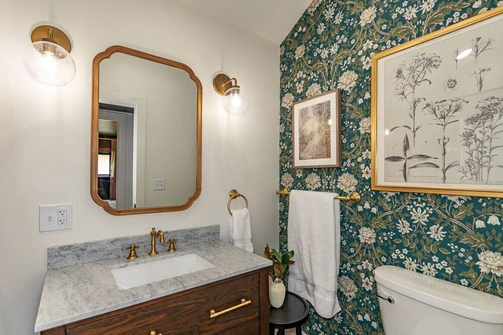 Photo of Bathroom in Lake Breeze Park
