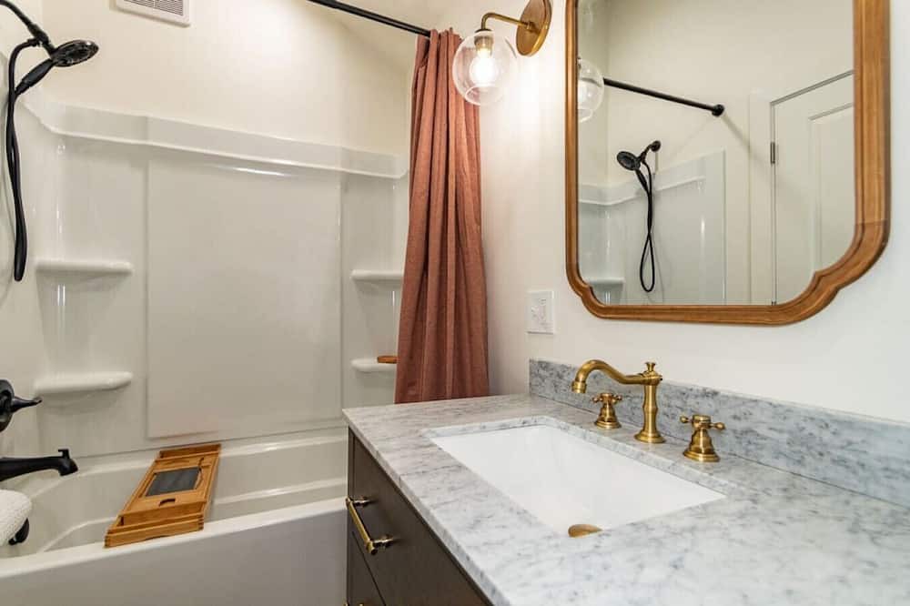 Photo of Bathroom in Lake Breeze Park