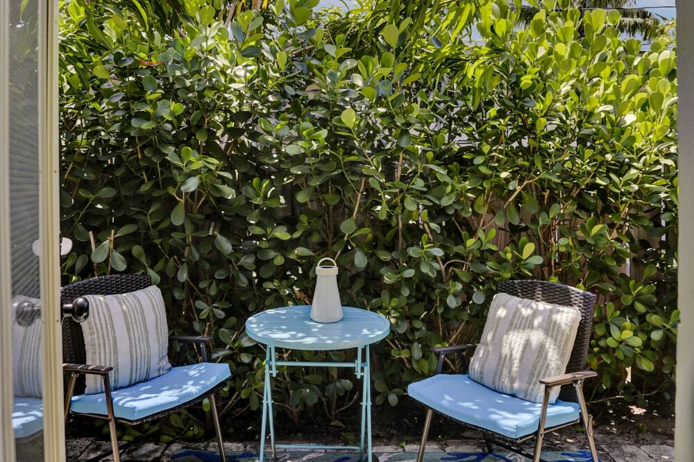 Photo of Patio Balcony in Middle River Terrace
