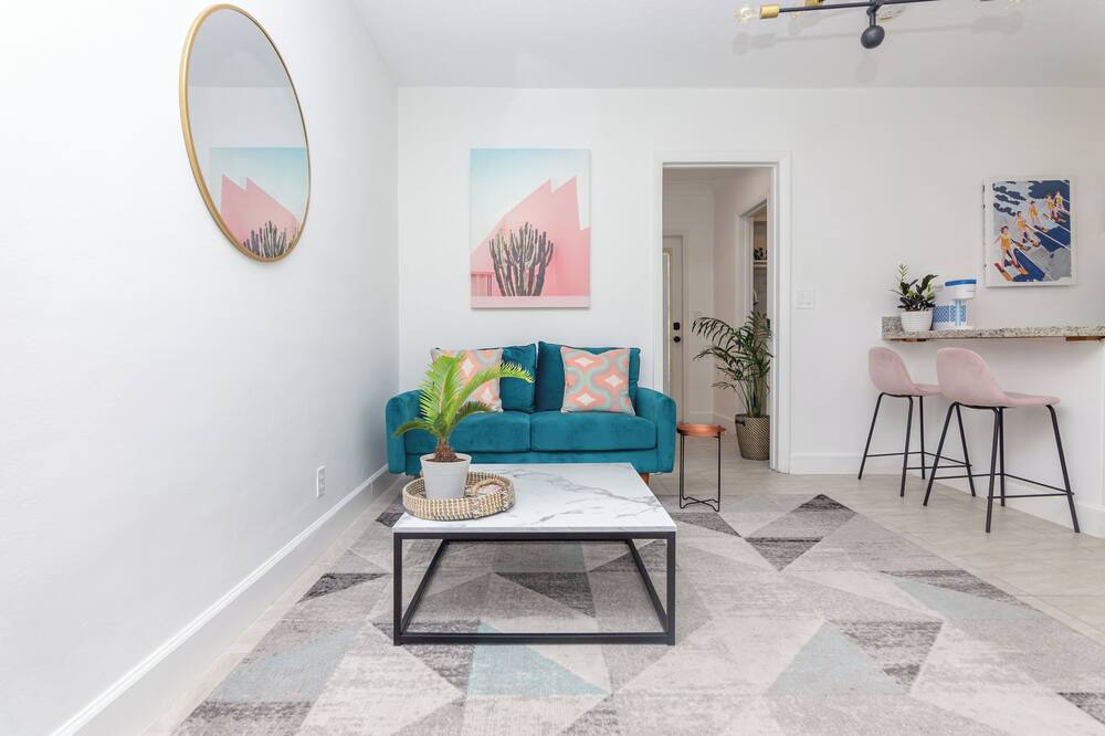Photo of Livingroom in Middle River Terrace
