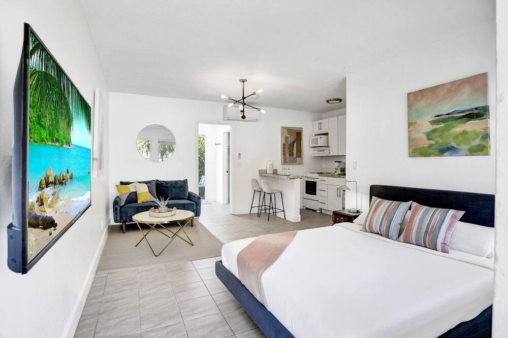 Photo of Bedroom in Middle River Terrace