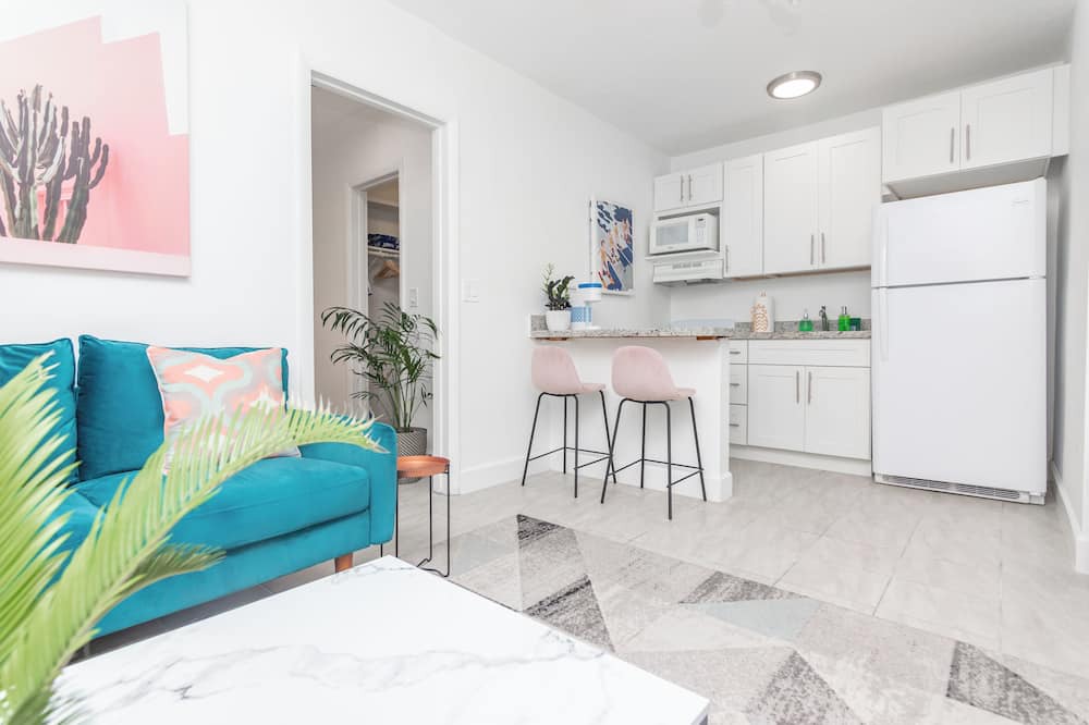 Photo of Livingroom in Middle River Terrace