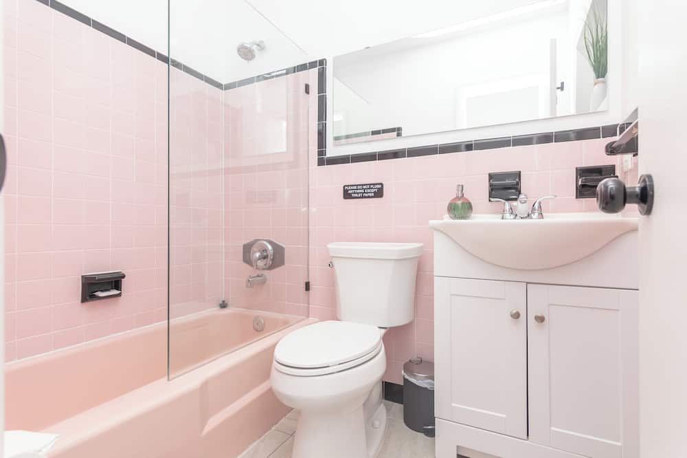Photo of Bathroom in Middle River Terrace