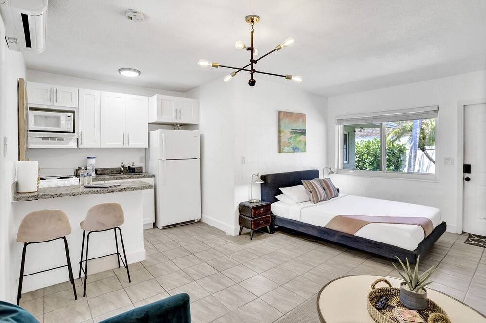 Photo of Bedroom in Middle River Terrace
