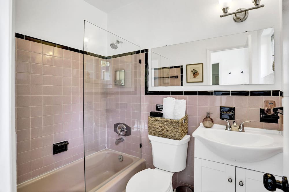 Photo of Bathroom in Middle River Terrace