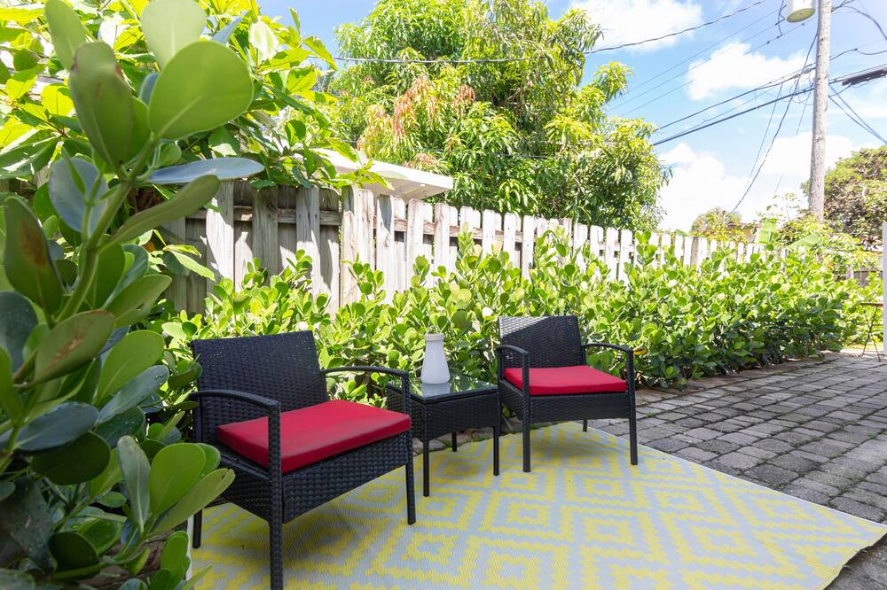 Photo of Outdoor in Middle River Terrace