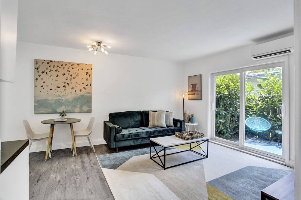 Photo of Livingroom in Middle River Terrace
