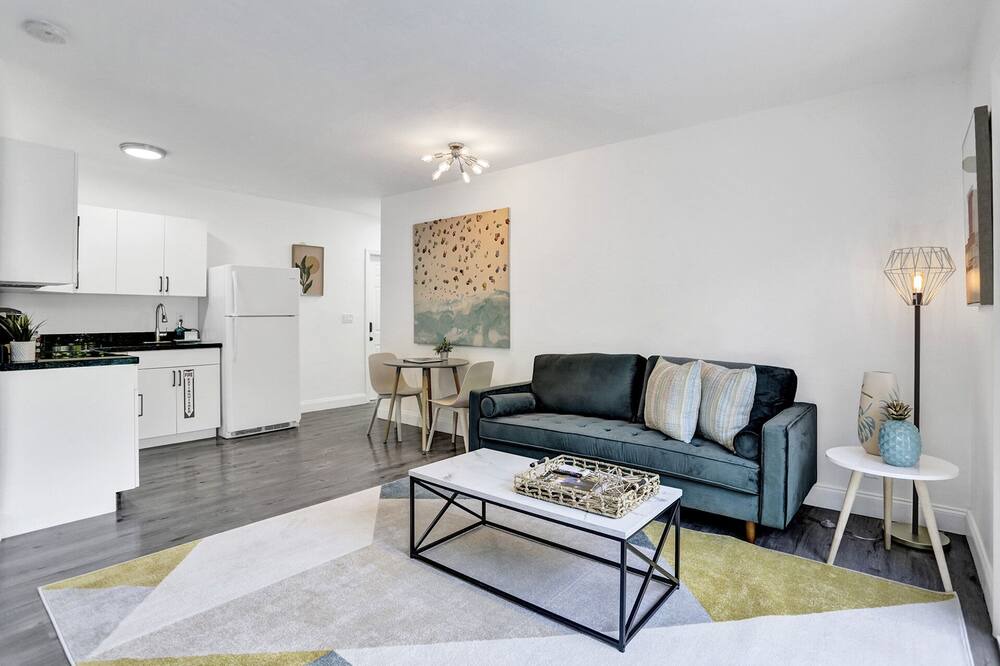 Photo of Livingroom in Middle River Terrace