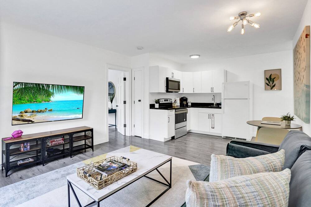 Photo of Livingroom in Middle River Terrace