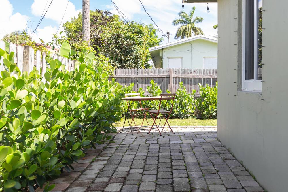 Photo of Outdoor in Middle River Terrace