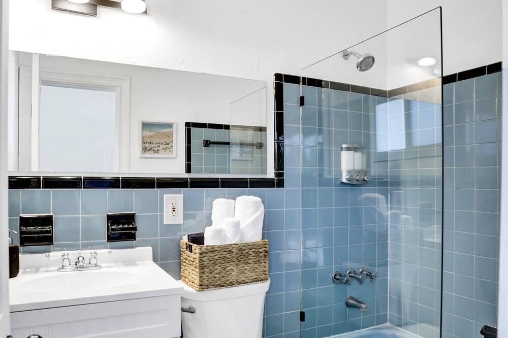 Photo of Bathroom in Middle River Terrace