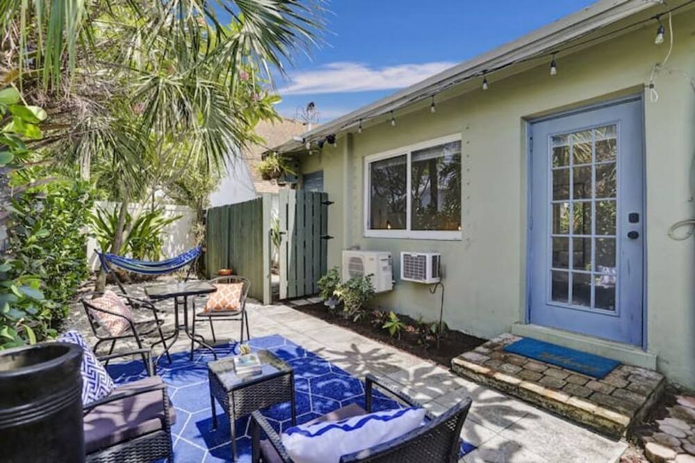 Photo of Outdoor in Middle River Terrace