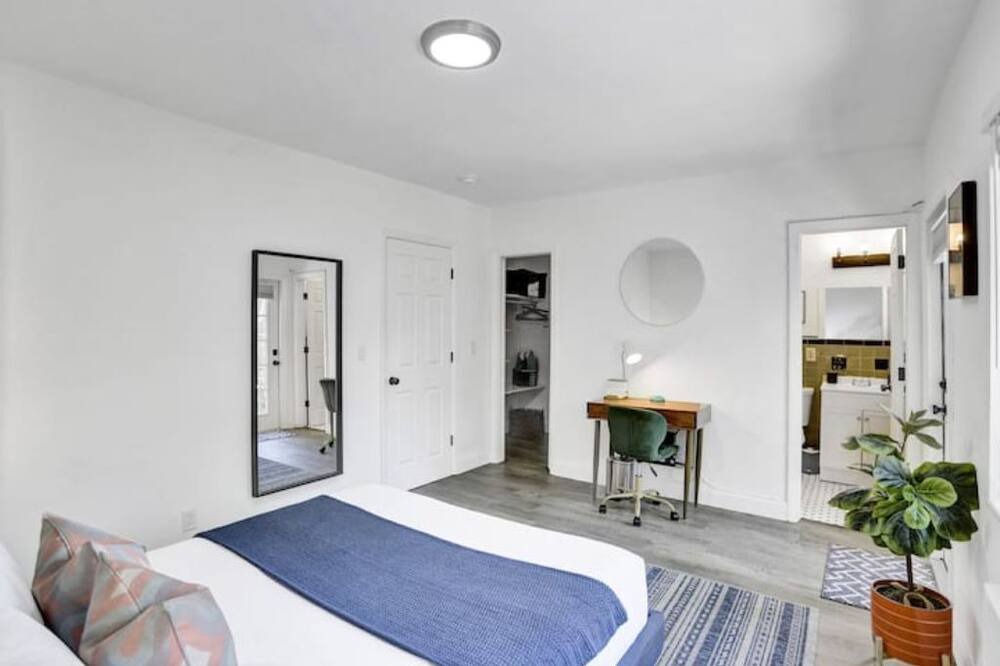 Photo of Bedroom in Middle River Terrace