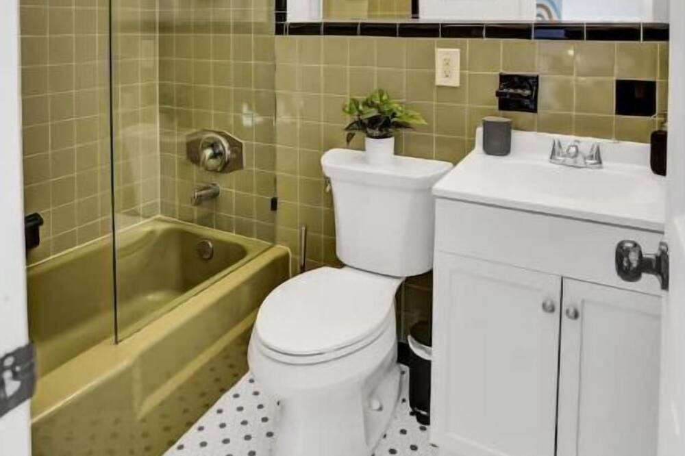 Photo of Bathroom in Middle River Terrace