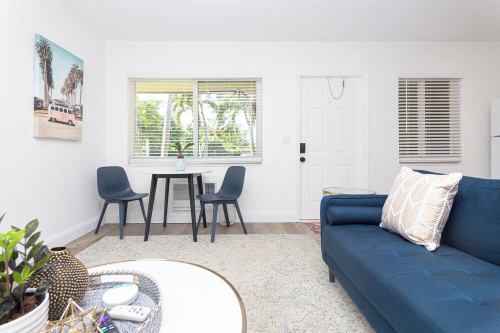 Photo of Livingroom in Middle River Terrace