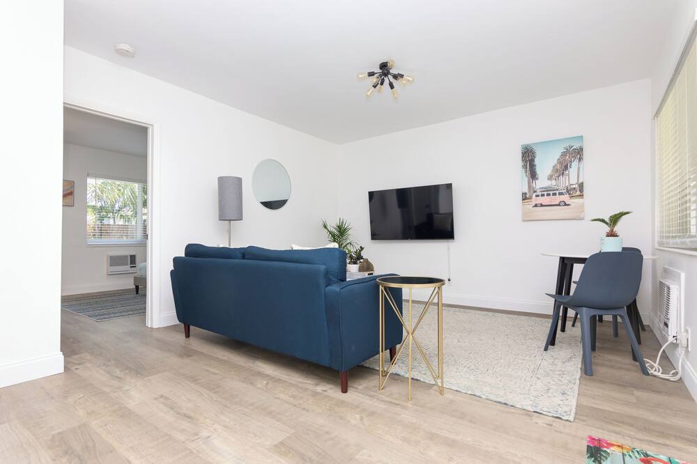Photo of Livingroom in Middle River Terrace