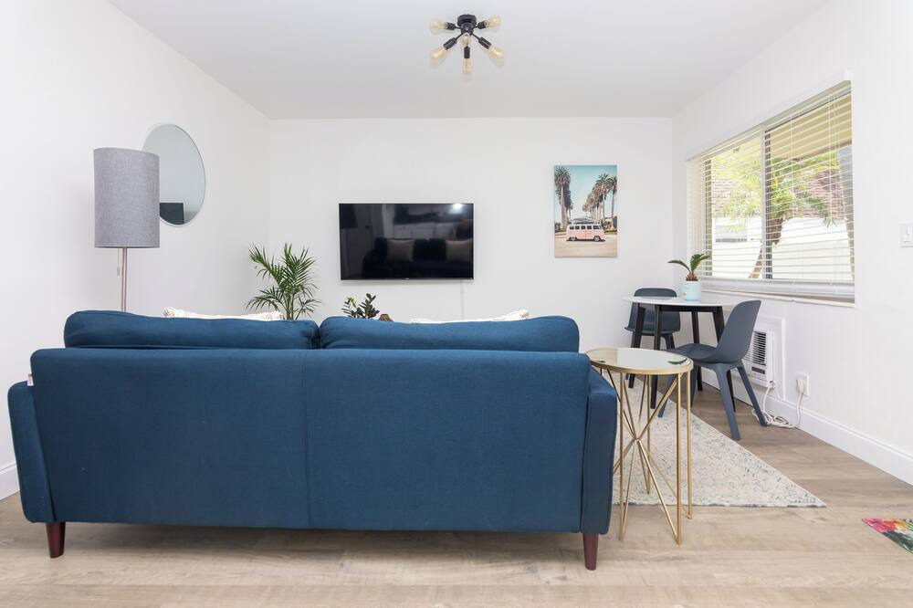 Photo of Livingroom in Middle River Terrace