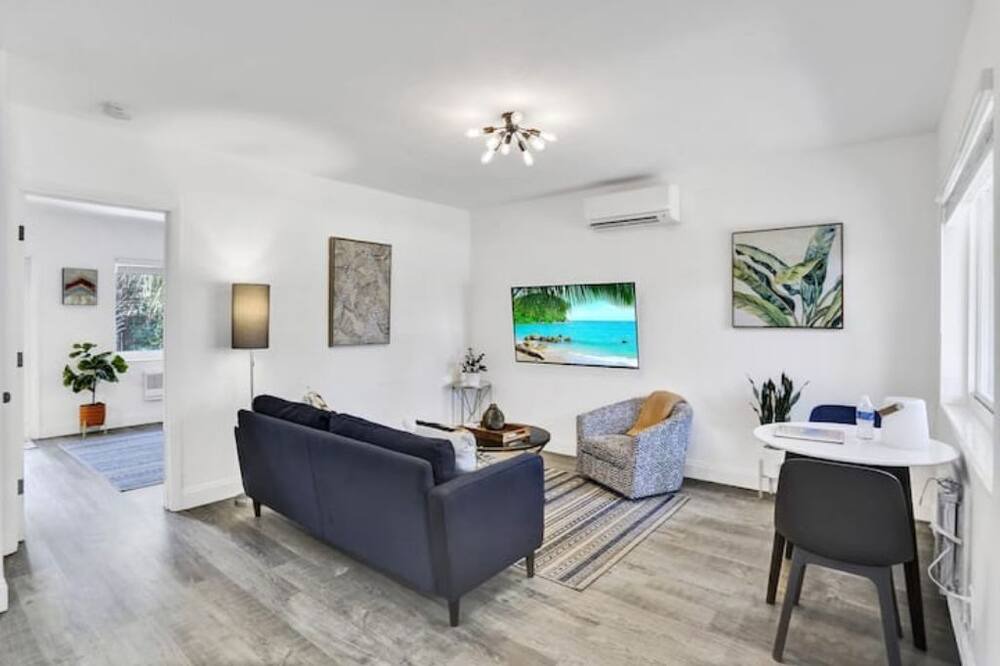 Photo of Livingroom in Middle River Terrace