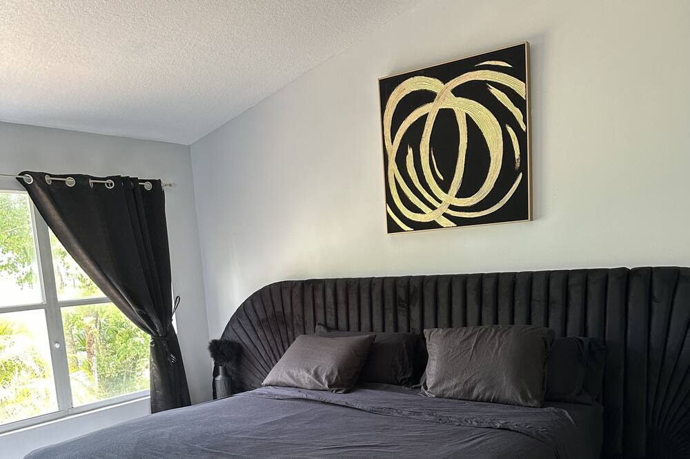 Photo of Bedroom in Coral Springs