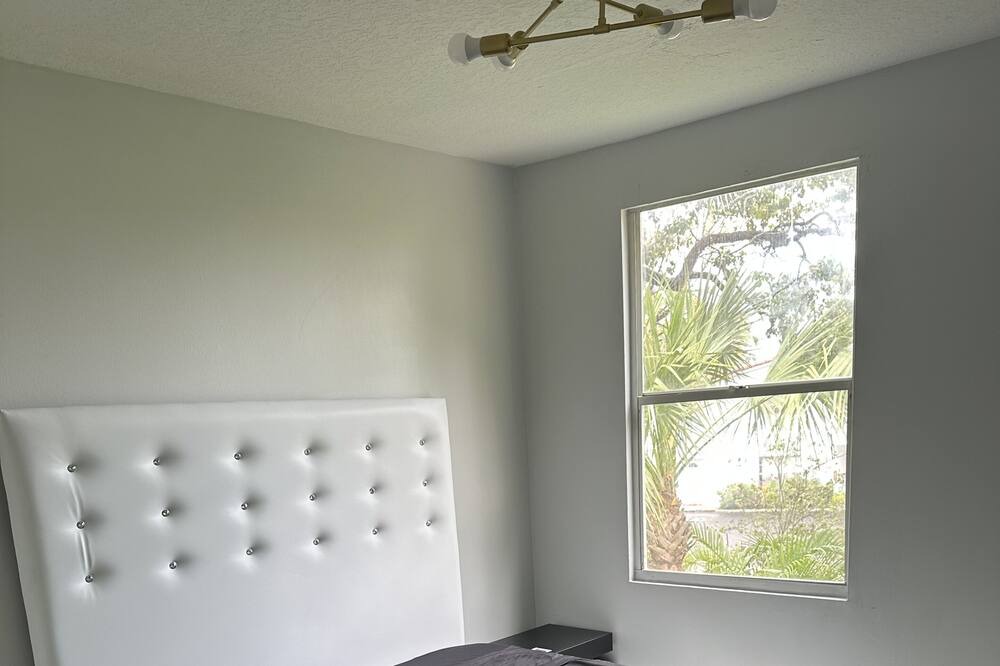 Photo of Bedroom in Coral Springs