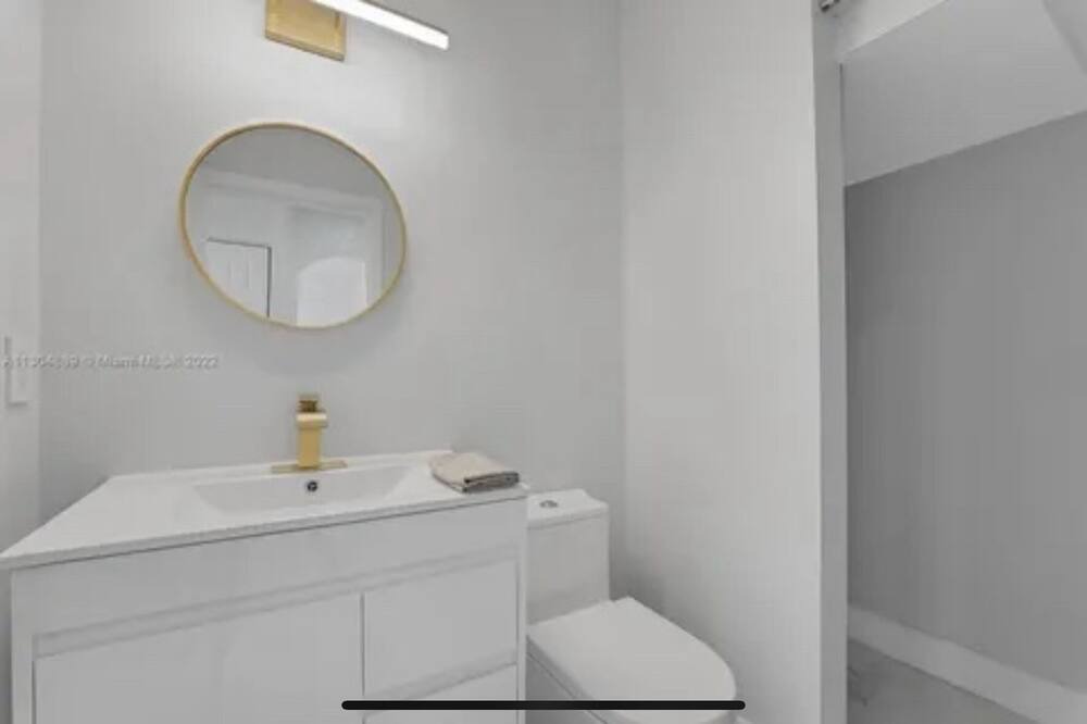 Photo of Bathroom in Coral Springs