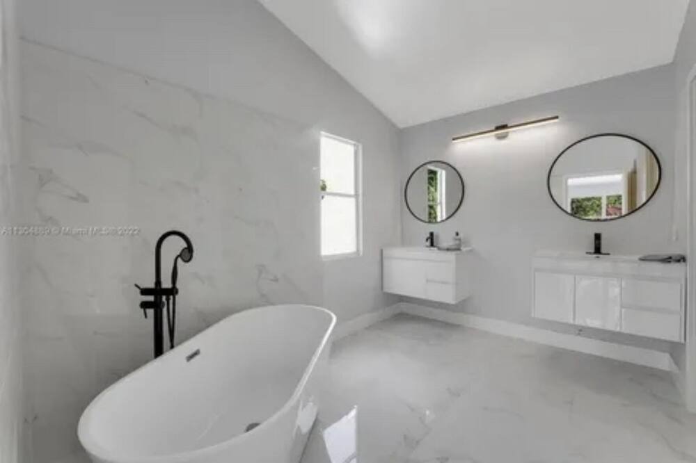 Photo of Bathroom in Coral Springs