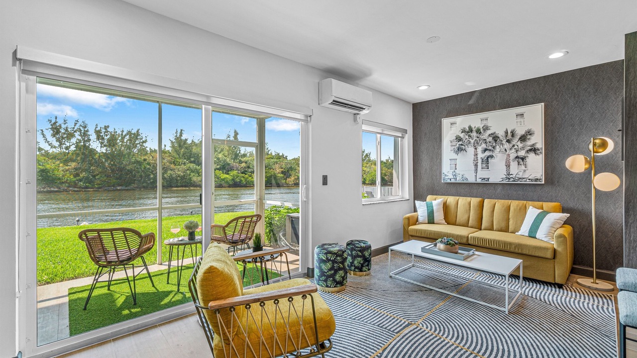 Photo of Livingroom in Deerfield Beach