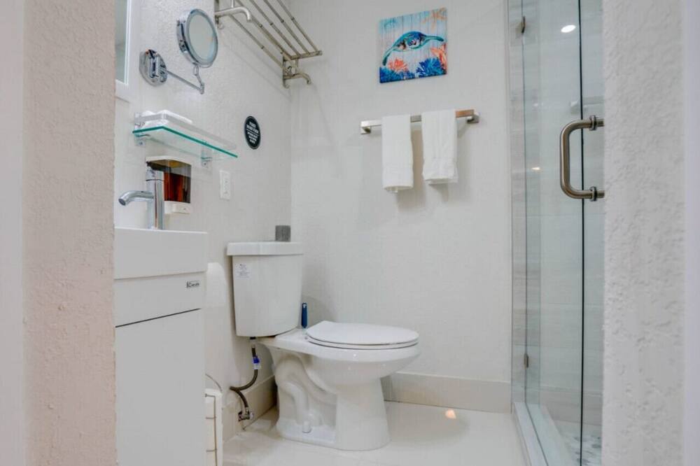 Photo of Bathroom in North Andrews Gardens