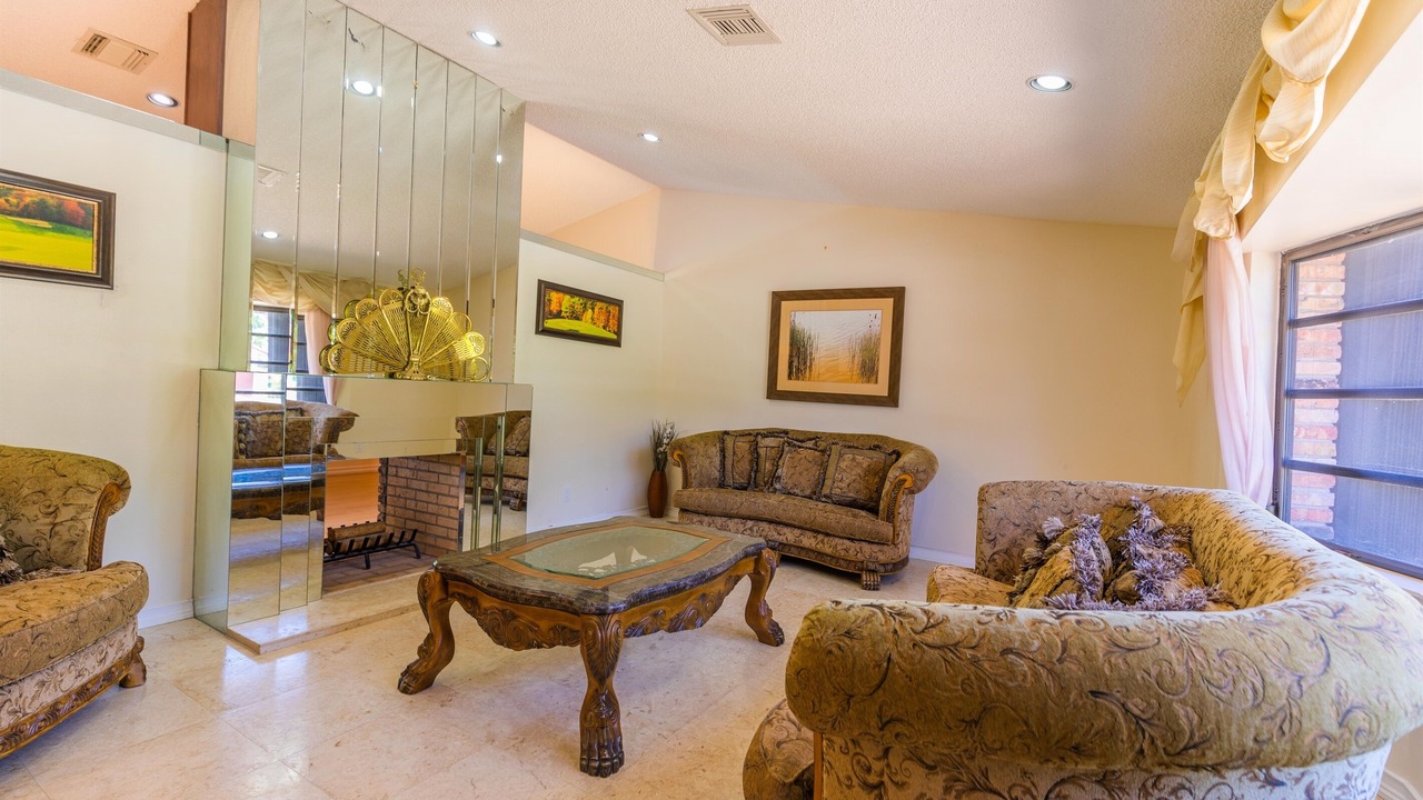 Photo of Livingroom in Tamarac