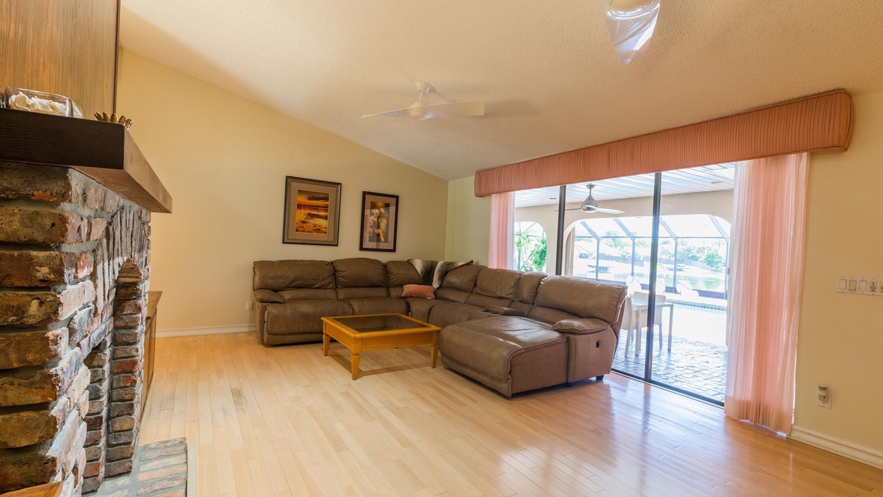 Photo of Livingroom in Tamarac