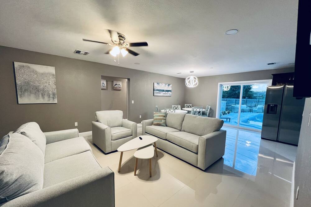 Photo of Livingroom in Highland Garden