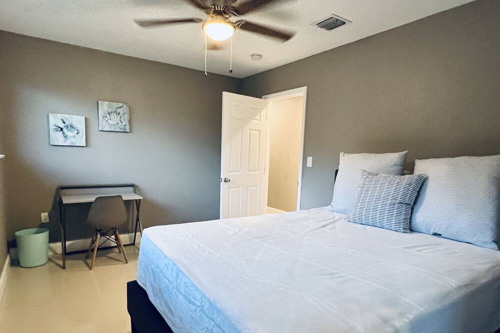 Photo of Bedroom in Highland Garden