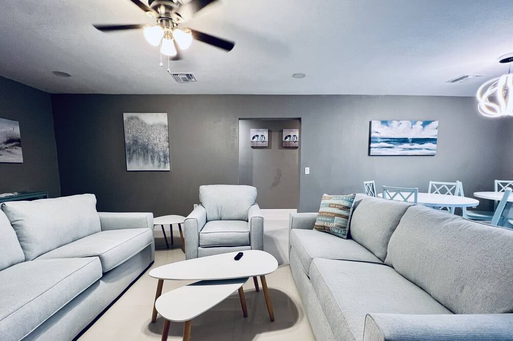 Photo of Livingroom in Highland Garden