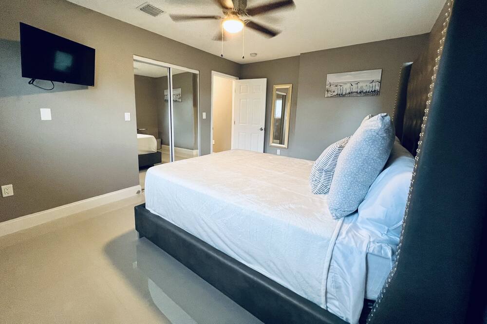 Photo of Bedroom in Highland Garden
