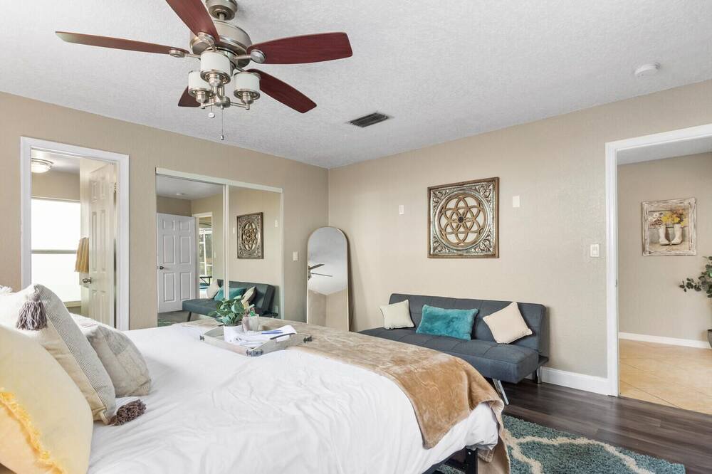 Photo of Bedroom in Coral Springs