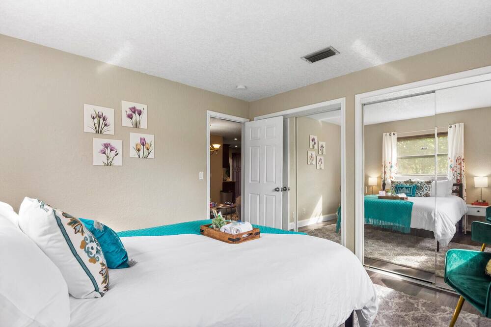 Photo of Bedroom in Coral Springs