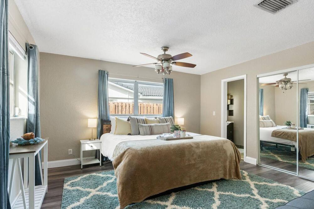 Photo of Bedroom in Coral Springs