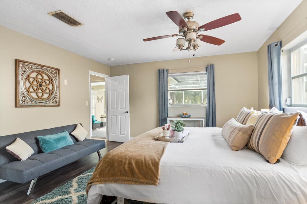 Photo of Bedroom in Coral Springs