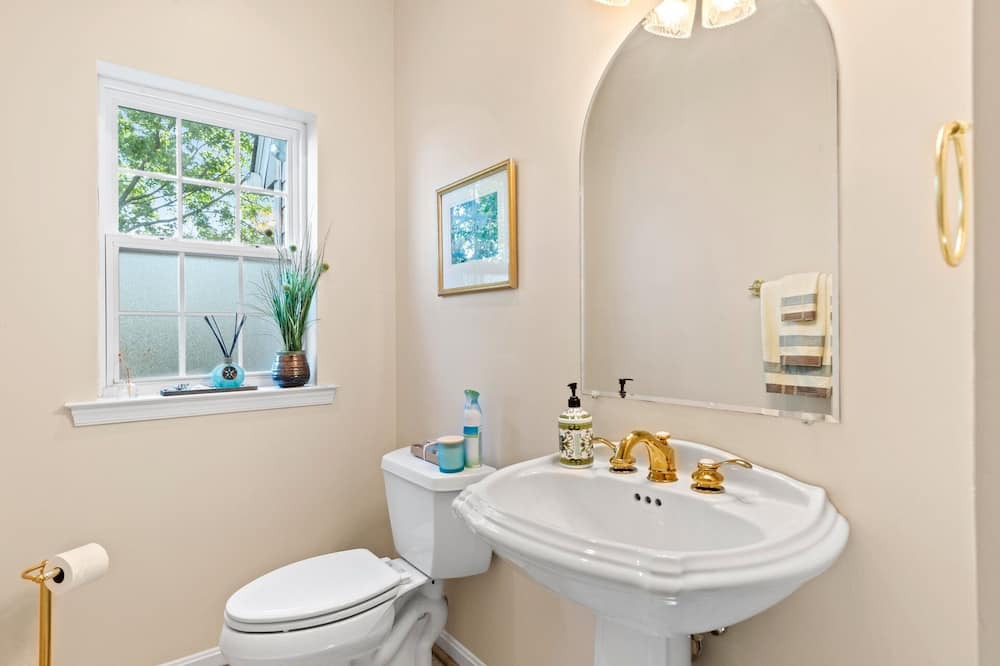 Photo of Bathroom in Cobb Island