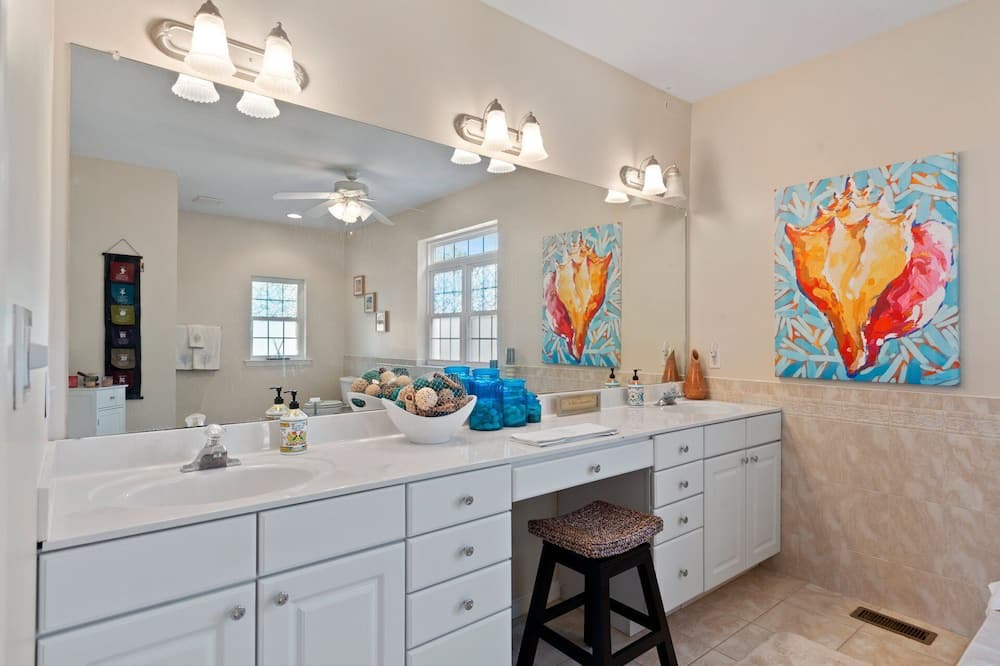 Photo of Bathroom in Cobb Island