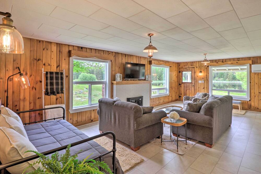 Photo of Livingroom in Eureka