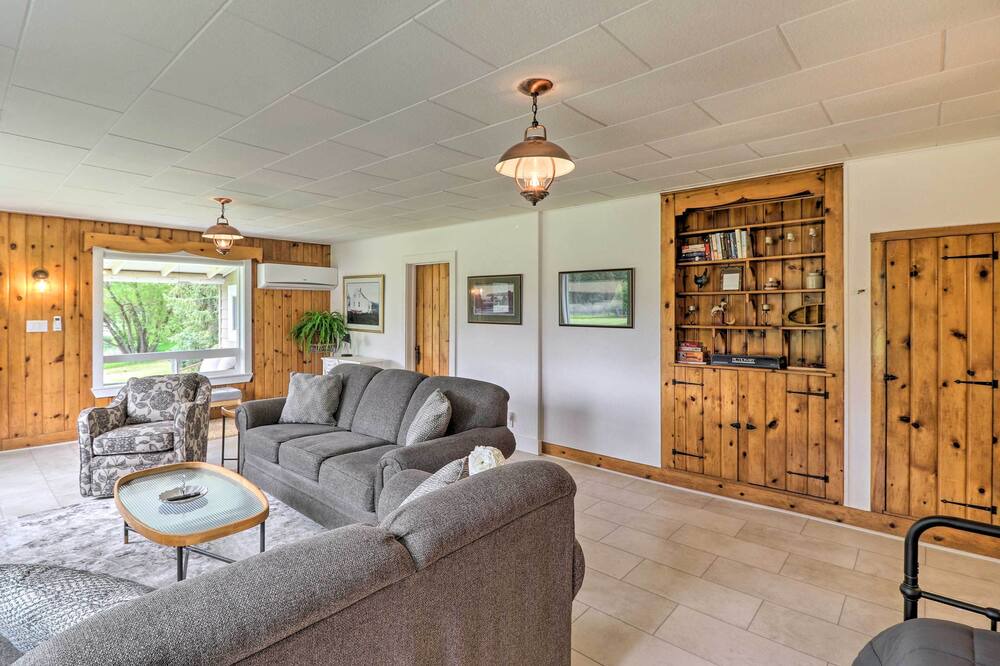 Photo of Livingroom in Eureka