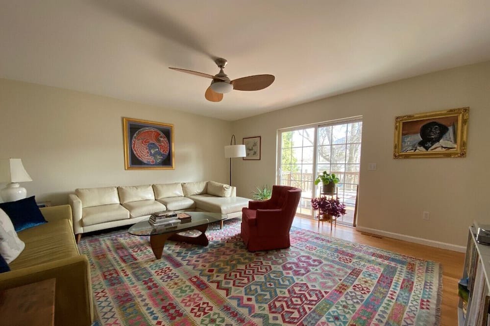 Photo of Livingroom in Beacon