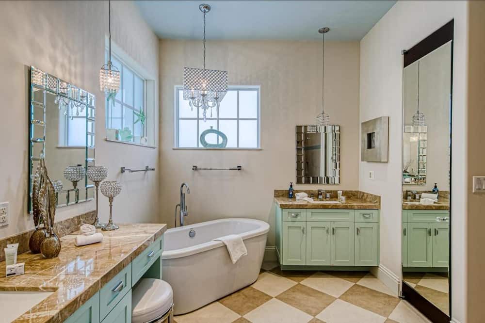 Photo of Bathroom in Pompano Isles