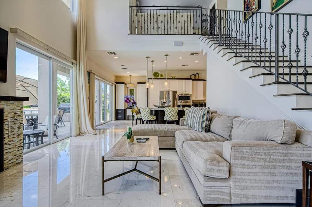 Photo of Livingroom in Pompano Isles