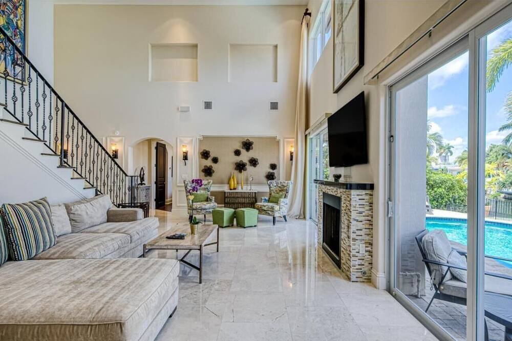 Photo of Livingroom in Pompano Isles