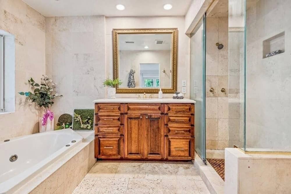 Photo of Bathroom in Southwest Coconut Grove