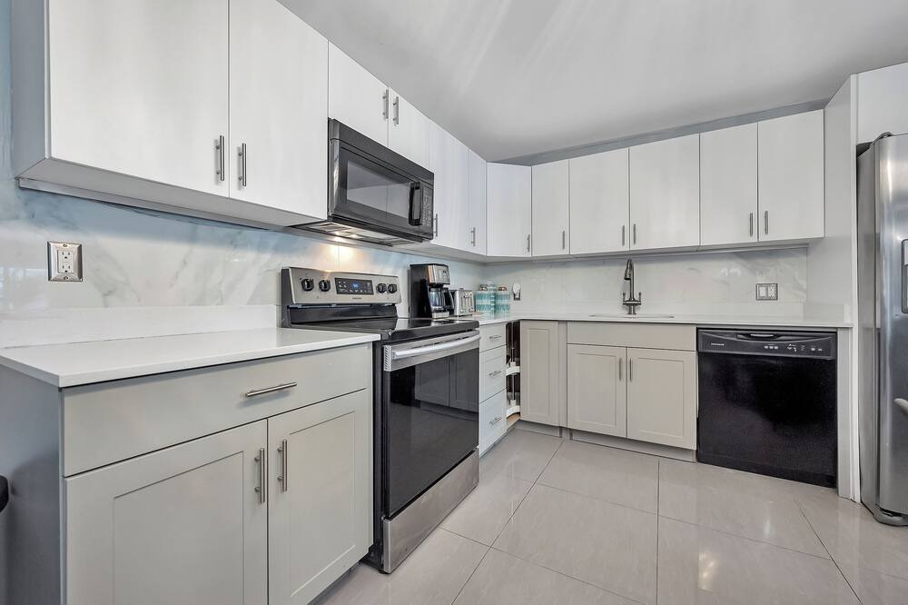 Photo of Kitchen in Golden Glades