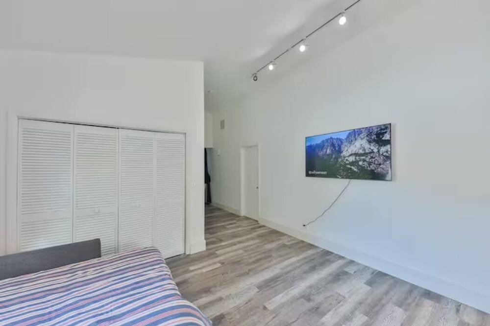 Photo of Bedroom in Royal Poinciana