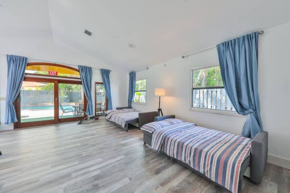 Photo of Bedroom in Royal Poinciana